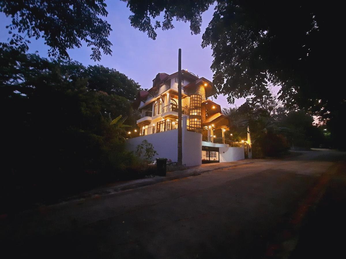El Castillo Bed And Breakfast Angono Exterior photo