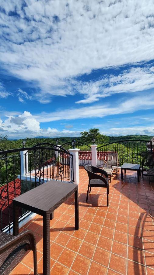 El Castillo Bed And Breakfast Angono Exterior photo