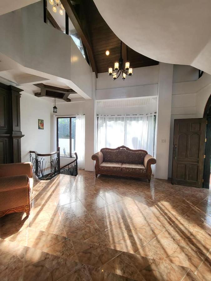 El Castillo Bed And Breakfast Angono Exterior photo
